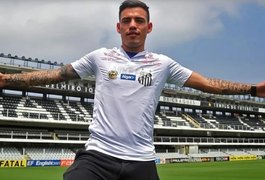 Ex jogador do Santos e do Barcelona, Maxi Rolón morre em acidente na Argentina