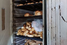 Vigilância Sanitária interdita padaria que tinha produtos vencidos, mofo e fungos em Maceió