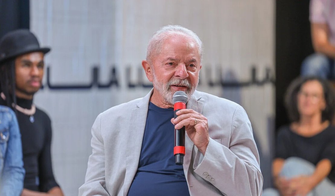 Lula tem alta do Sírio Libanês após retirar lesão na laringe