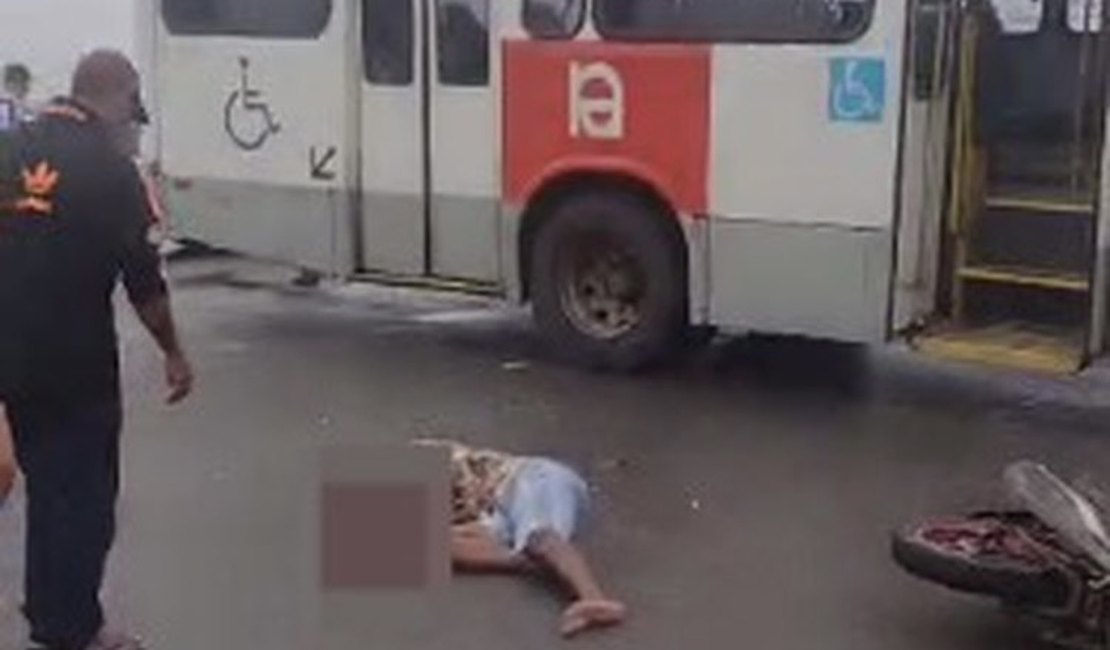 Acidente entre ônibus e moto deixa motociclista ferido, em Maceió