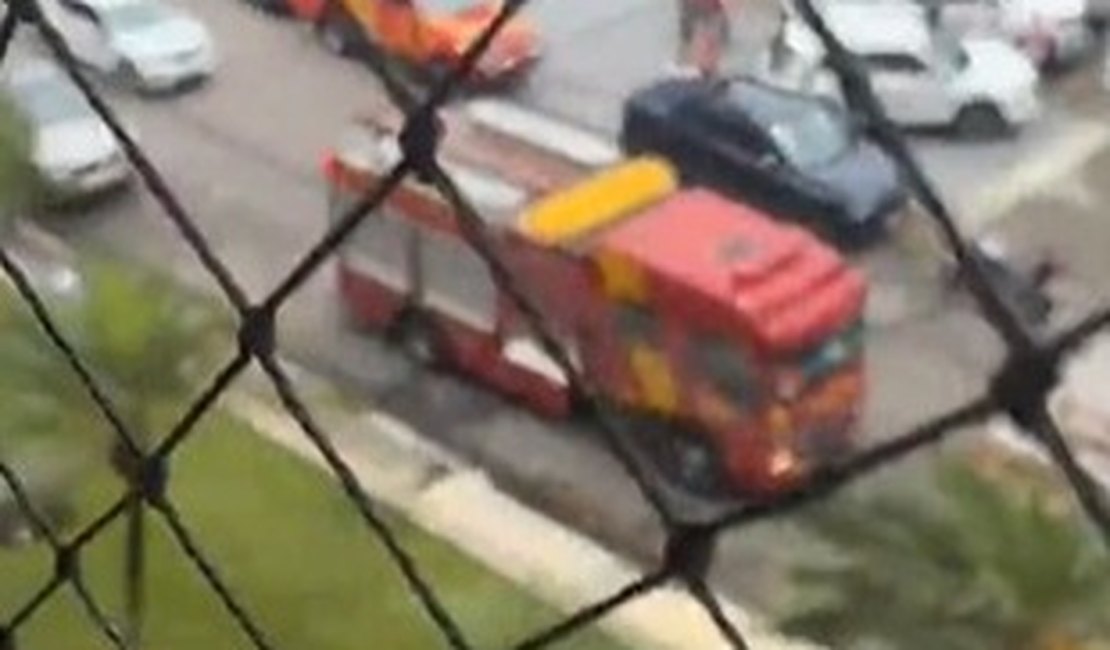 Bombeiros são acionados para apagar chamas em apartamento em Maceió