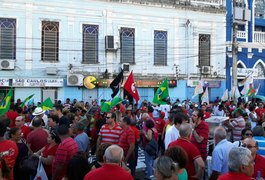 Protesto no Centro de Maceió defende o governo Dilma