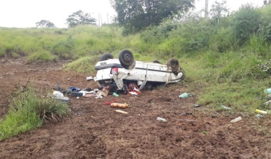 Homem fica ferido após capotamento de veículo na rodovia AL 115