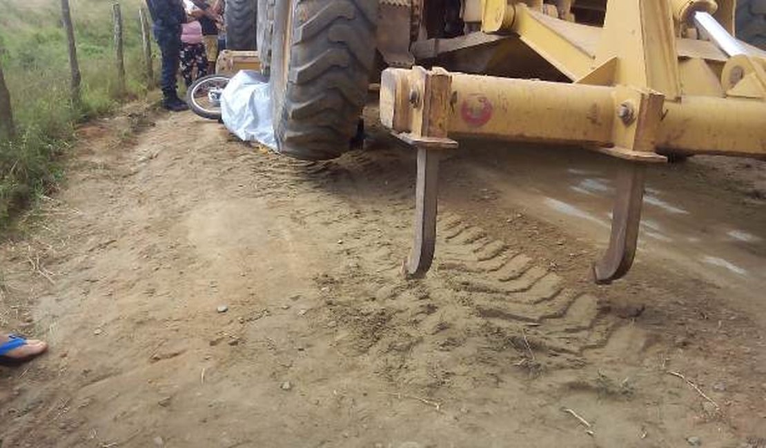 Mulher morre após ser atropelada por retroescavadeira no Sítio Serra dos Ferreiras, zona rural de Arapiraca