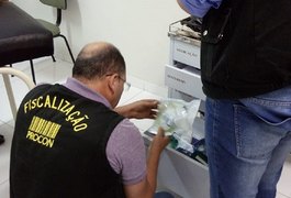 Durante fiscalização, Procon recolhe dezenas de medicamentos vencidos, em Arapiraca