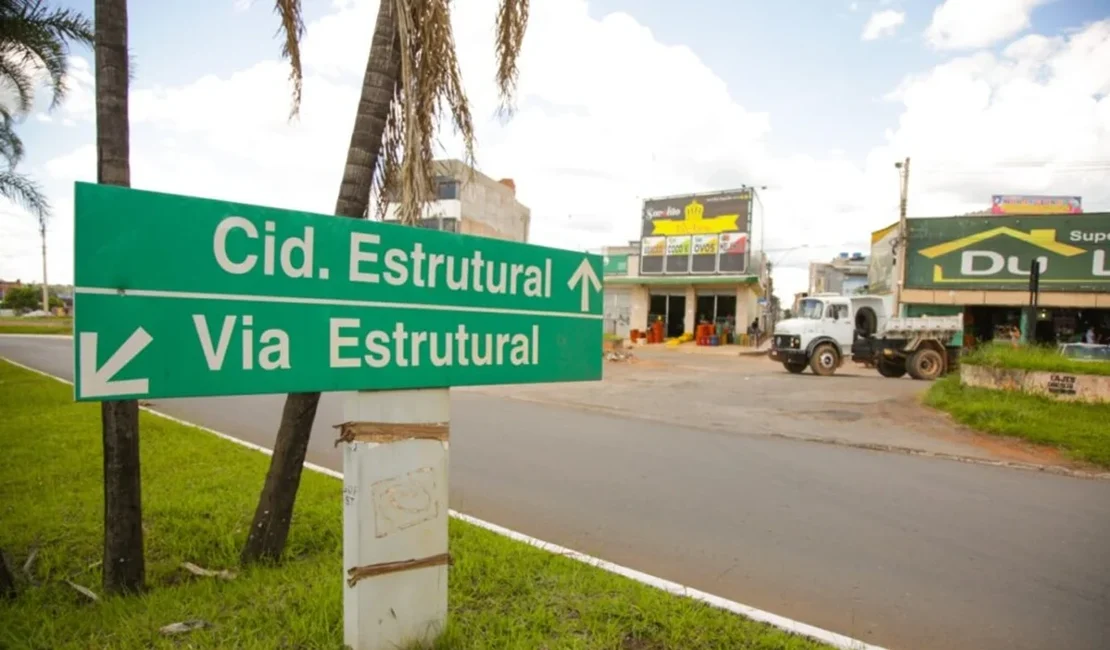 Eleitor embriagado tira a roupa e tenta votar nu em zona eleitoral e acaba detido