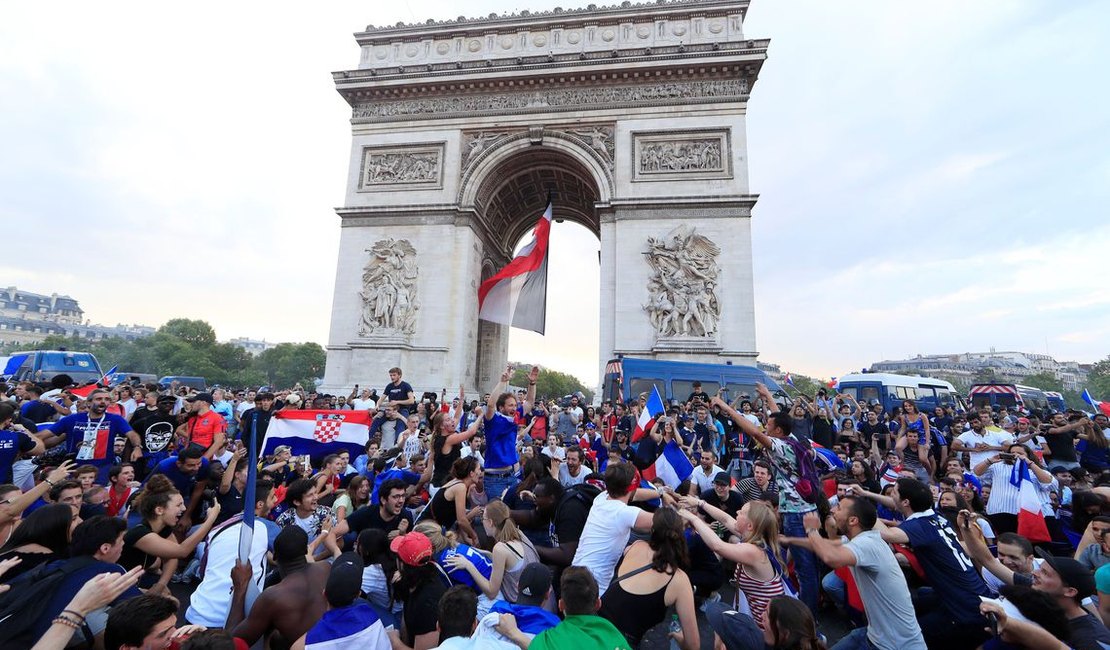 Seleção francesa chega nesta manhã a Paris e será homenageada
