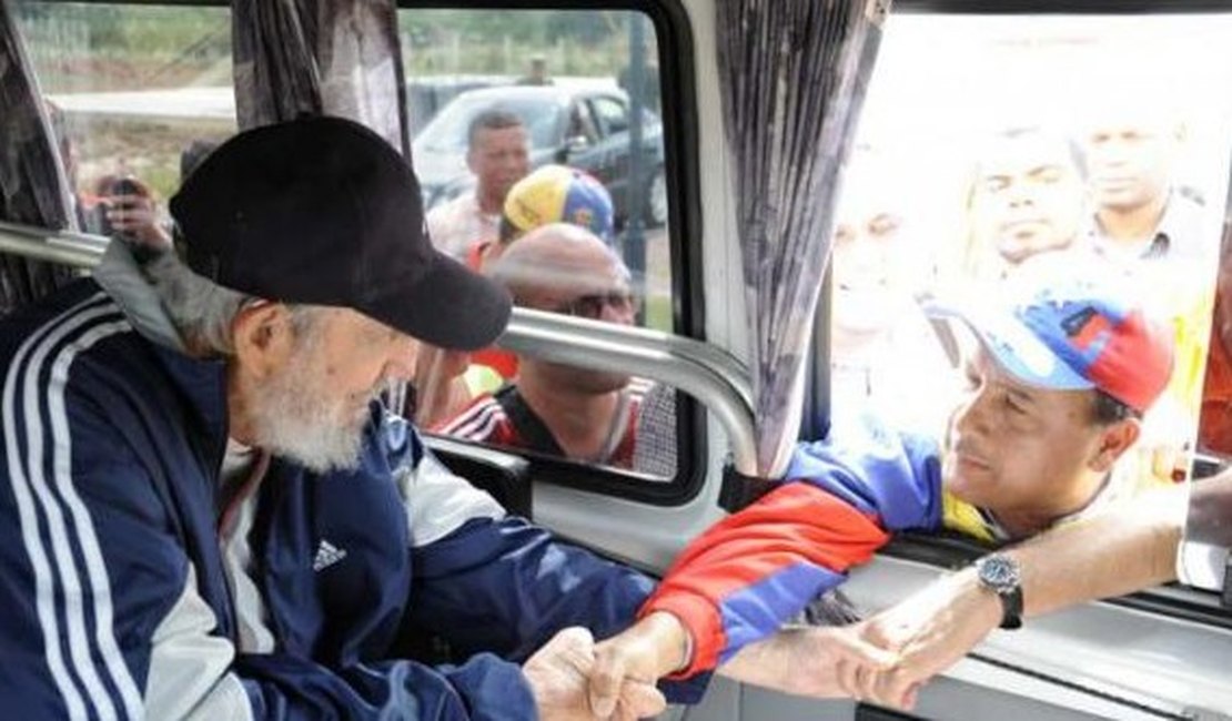 Fidel Castro aparece pela primeira vez em público após 14 meses