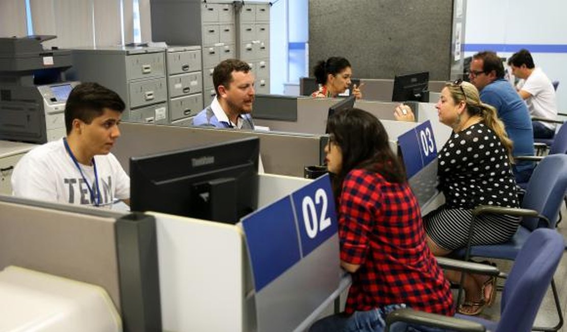 Começa sexta saque de contas inativas do FGTS para nascidos entre junho e agosto