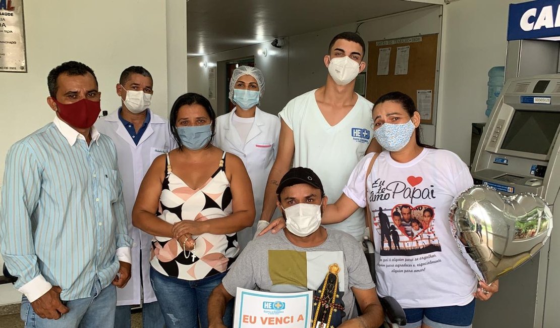 Covid-19: 15 pacientes recebem alta do Hospital de Emergência do Agreste neste domingo (18)