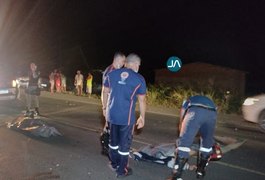 Motocicleta colide em caminhão carregado com tijolos e duas pessoas morrem na zona rural de Arapiraca