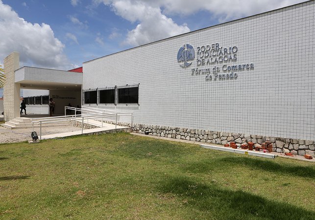 Homem é condenado a cinco anos por matar outro com golpes de faca em Penedo