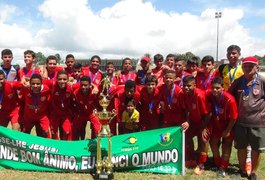 CRB levanta três troféus na temporada e domina competições de base