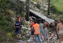 Capotamento deixa caminhoneiro ferido após acidente em rodovia alagoana