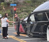 Arnold Schwarzenegger se envolve em acidente de carro e deixa motorista em estado grave