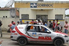 Bandidos armados rendem funcionários e clientes de agência dos Correios em Campo Grande