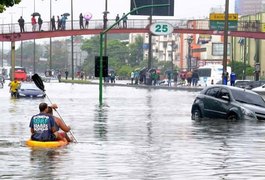 Forte chuva provoca alagamentos no Rio de Janeiro