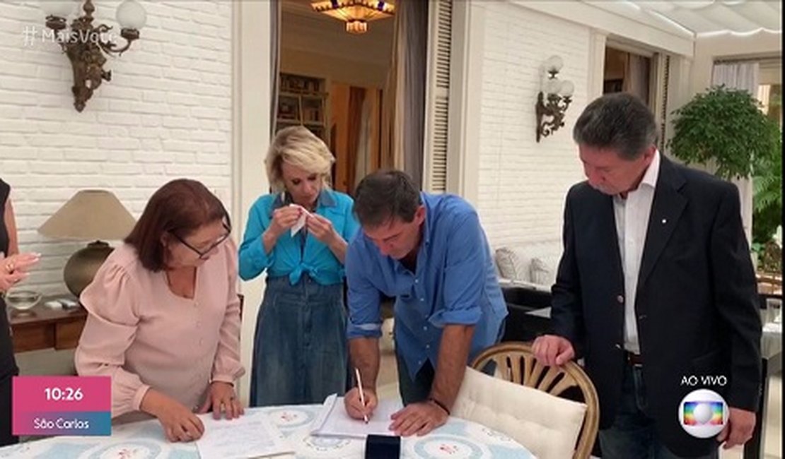 Enfrentando um câncer, Ana Maria Braga se casa com francês em cerimônia íntima