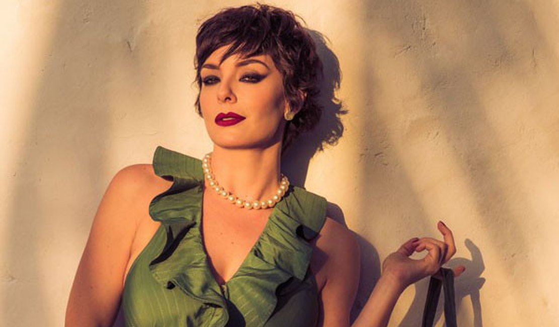 Regiane Alves relata encontro com prostituta para viver personagem em série