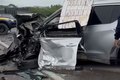 Mulher é socorrida após grave acidente entre dois carros na BR-316, em Palmeira dos Índios