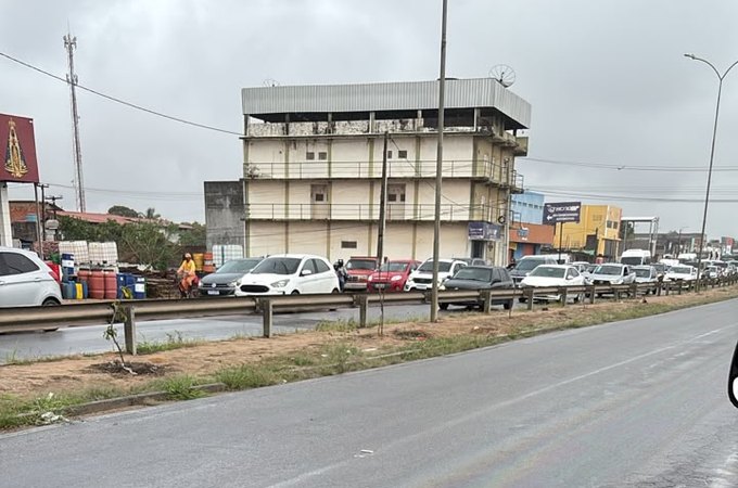 Óleo derramado na pista, entre Taquarana e Arapiraca, ﻿provoca 11 quedas de moto