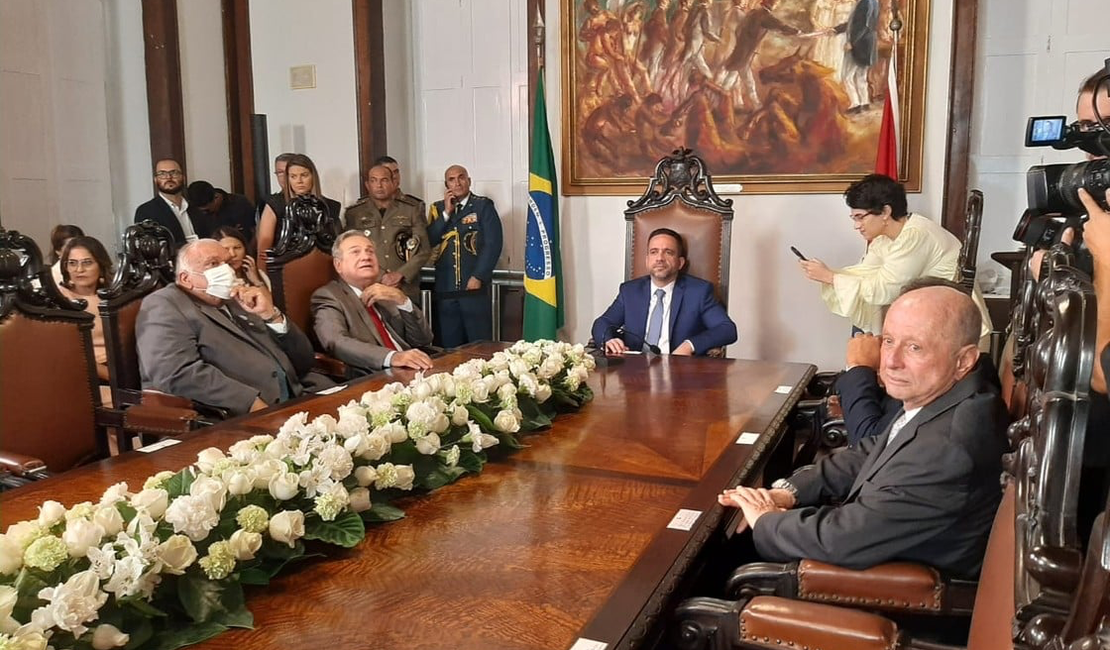 Governador Paulo Dantas empossa secretariado; 14 mulheres e 13 homens