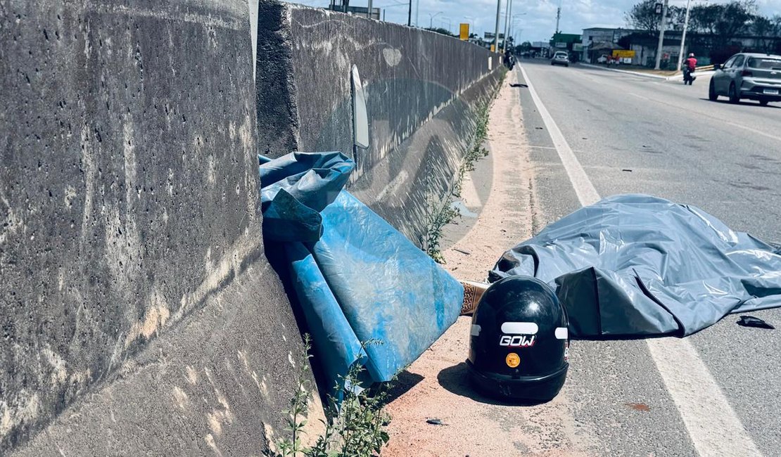 Motociclista morre após perder o controle de cinquentinha e bater em poste na AL 110, em Arapiraca