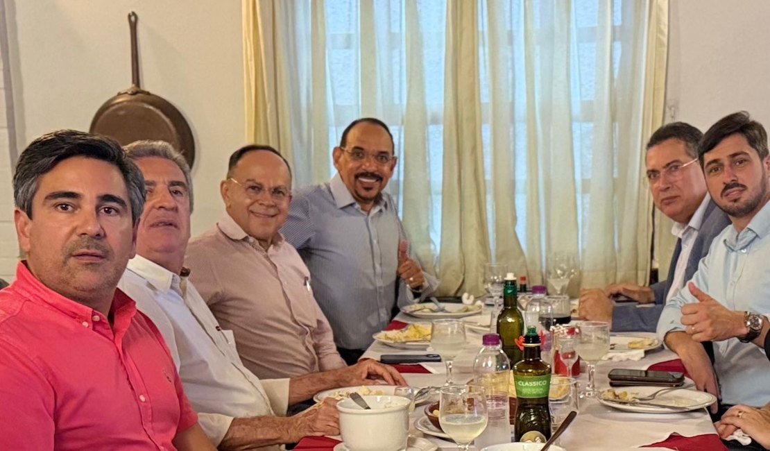 Prefeito Bueno Higino se reúne com ex-deputado Gilvan Barros e lideranças para discutir cenário político