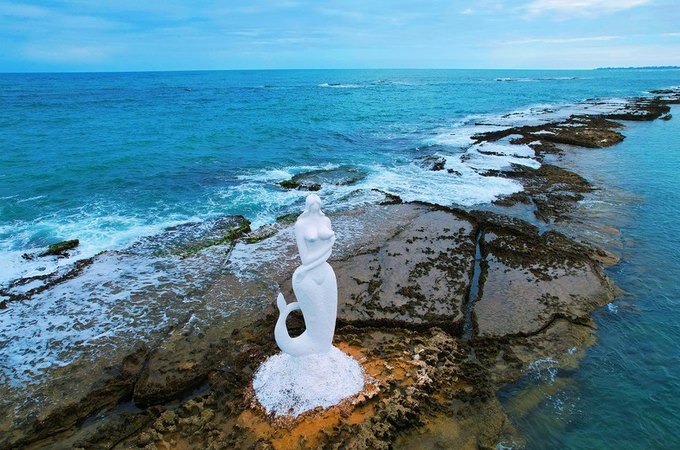 Homem e menino de 11 anos se afogam e são resgatados na Praia da Sereia, em Maceió