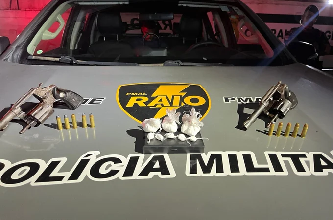 Companhia de Raio prende dois suspeitos flagrados com arma e drogas, em Fernão Velho e Satuba