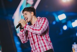Thiago Freitas encerra turnê junina com show gratuito em Arapiraca