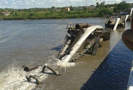 Ponte desaba e rompe tubulação de água em Laranjeiras/SE