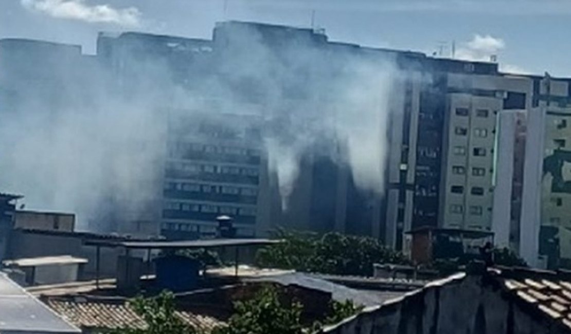 Academia localizada no térreo de edifício é atingida por incêndio em Maceió