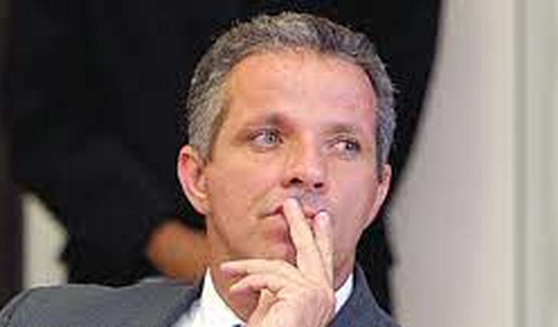 Ex-prefeito de Viçosa é condenado por improbidade e está inelegível por 5 anos