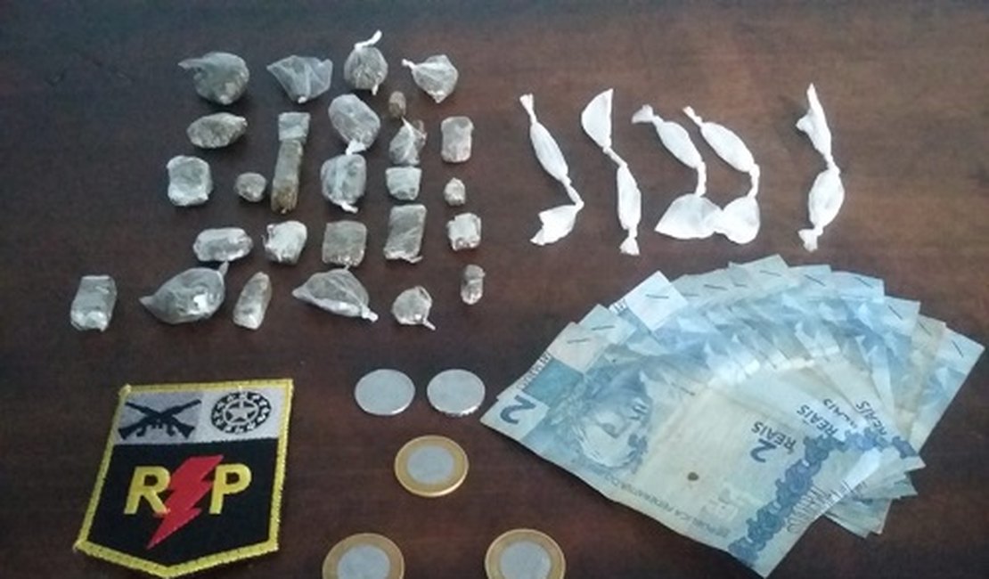 Polícia prende dois e apreende menor por tráfico de drogas no bairro Caititus, em Arapiraca