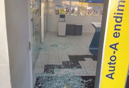 Quadrilha explode caixas eletrônicos de agência de Major Izidoro