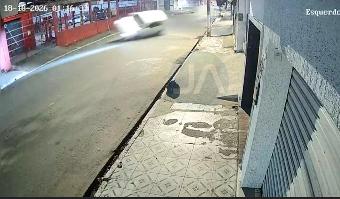 VÍDEO: Carro sob perseguição 'voa' em imagens de acidente que deixou rastro de destruição no bairro Eldorado
