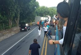 Colisão deixa um morto e outro preso às ferragens na Ladeira do Catolé