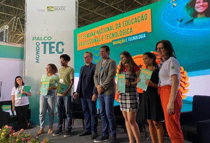 Estudantes do Ifal são premiados em Brasília por composteira em feira livre de Marechal Deodoro