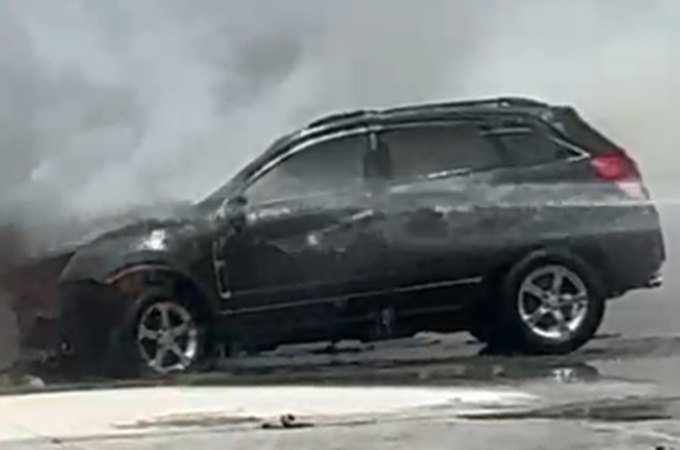 VÍDEO: Carro pega fogo no estacionamento de supermercado na Av. Ceci Cunha