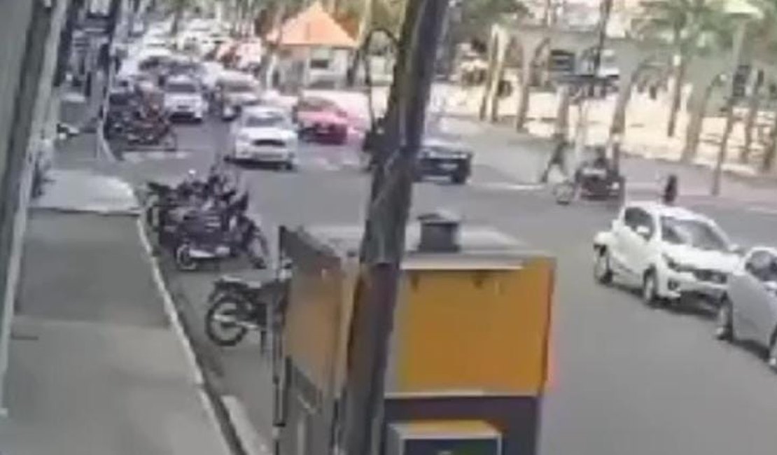 VÍDEO: Acidente com morte de motociclista em cruzamento de Arapiraca é registrado por câmera