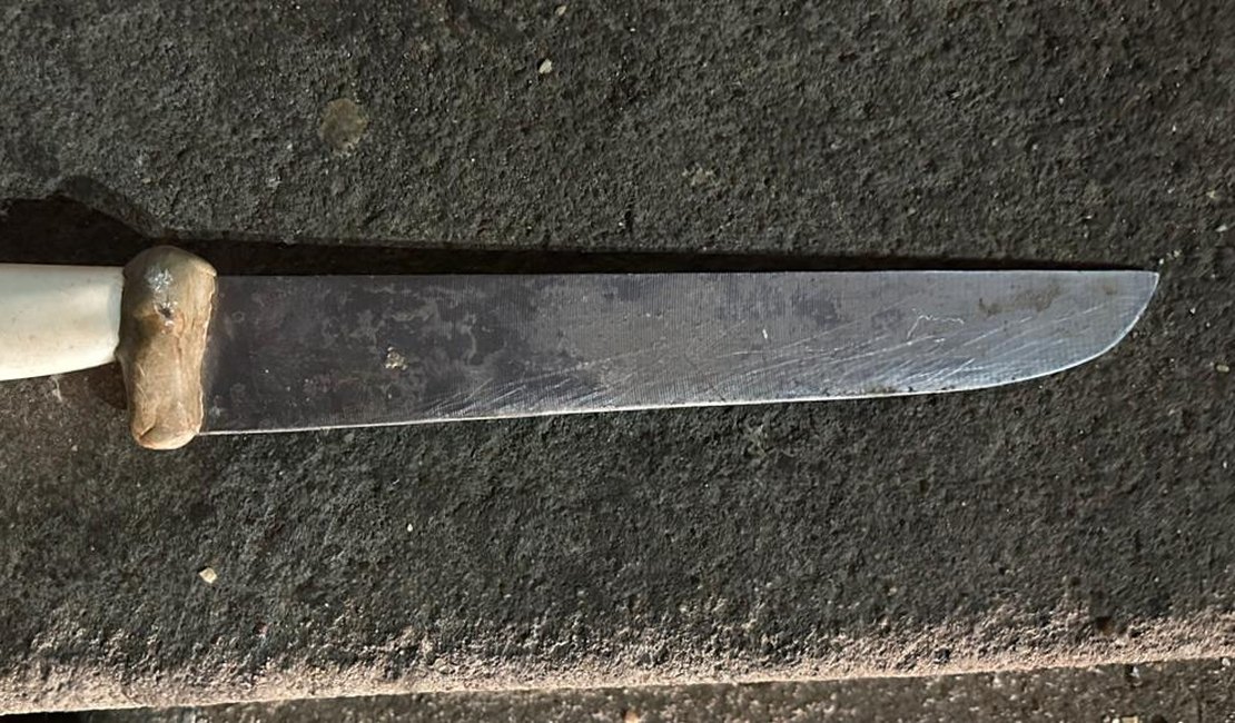 Homem é flagrado com faca de 30 cm e admite intenção de vingança em Arapiraca