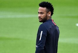 Neymar fala com jogadores do Barcelona e pede oferta melhor ao PSG, diz jornal