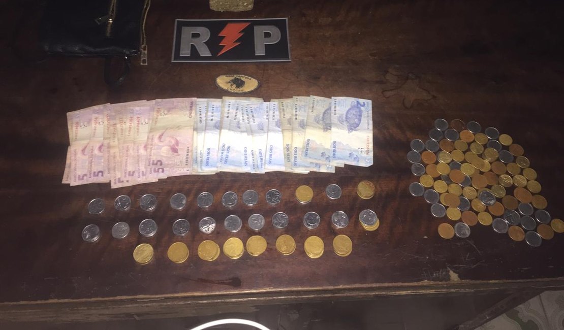 Jovem é presa por tráfico de drogas em Arapiraca