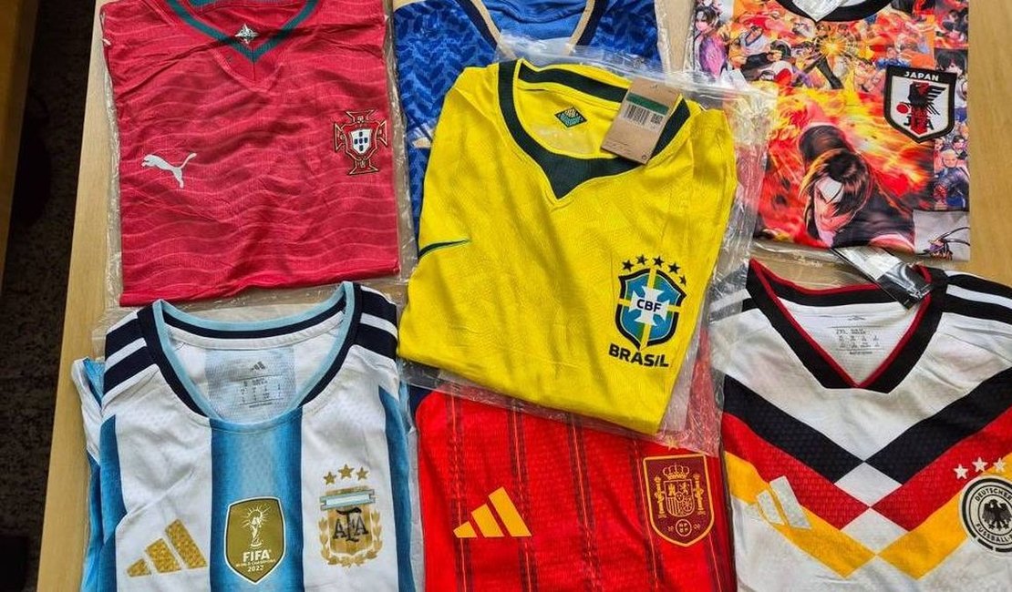 Receita Federal retém 22 toneladas de camisas de seleções e clubes no porto de Santos