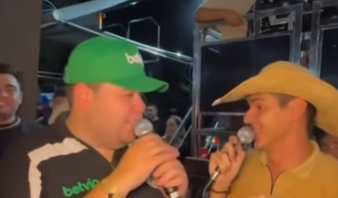 Cantor arapiraquense Willy Vaqueiro canta ao lado de Wesley Safadão e Rey Vaqueiro em prévia de vaquejada no Ceará