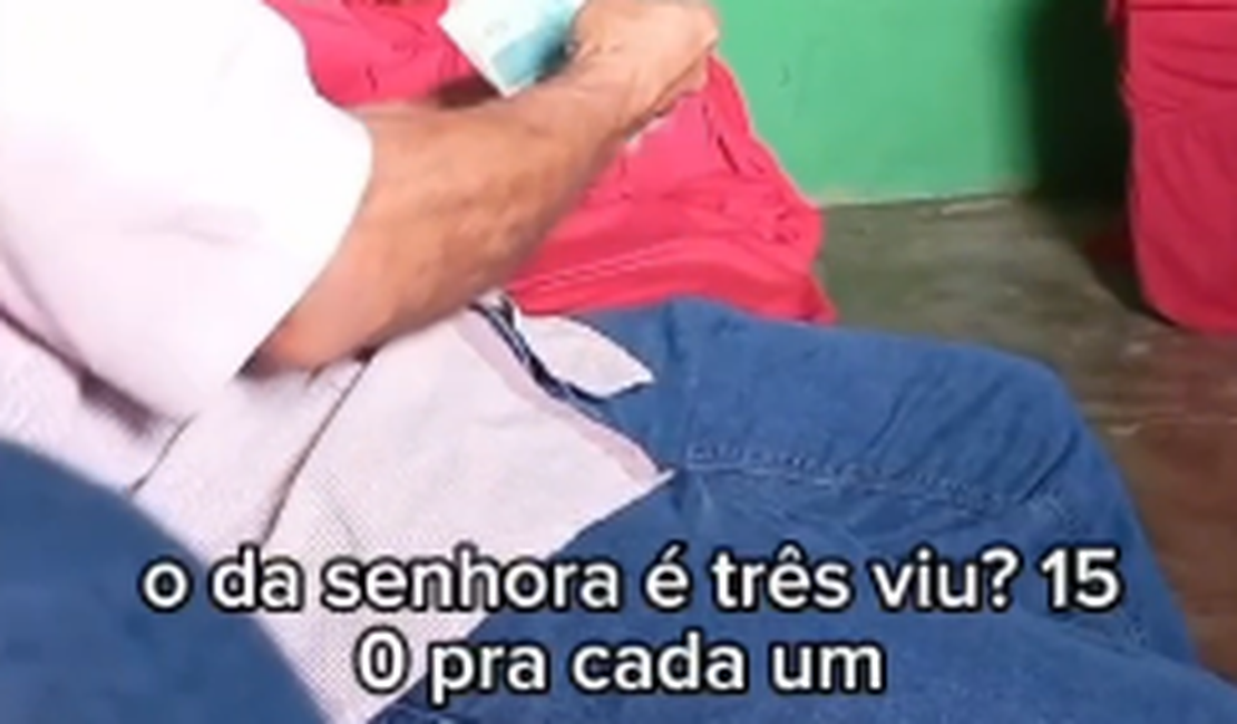 Vídeo flagra pai de vereadora entregando dinheiro para eleitores em Campo Alegre: 'Agradozinho pra vocês'