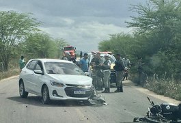 Secretário de Craíbas e motociclista ficam feridos após colisão em rodovia alagoana