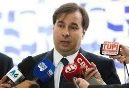 Maia diz que votar impeachment de Temer traria instabilidade política