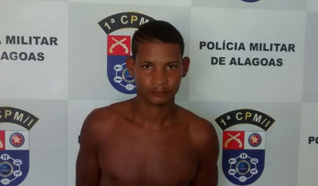 Após denúncia anônima, polícia prende jovem com revólver, em Jequiá da Praia